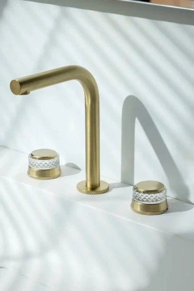 Смеситель для раковины Boheme Aura золото матовое 152-MG-A (детальная фотография), классические, ретро, с кристаллами swarovski, с элементами стекла, декорированные