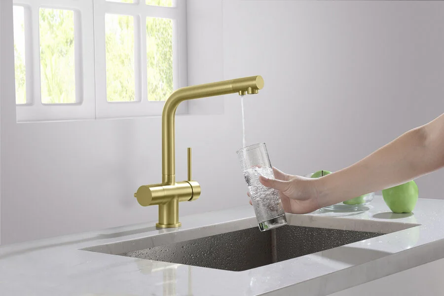 Смеситель для питьевой воды Timo Saona золото матовое 2396/17F (детальная фотография), высокие, из латуни, округлая форма, для питьевой воды с фильтром