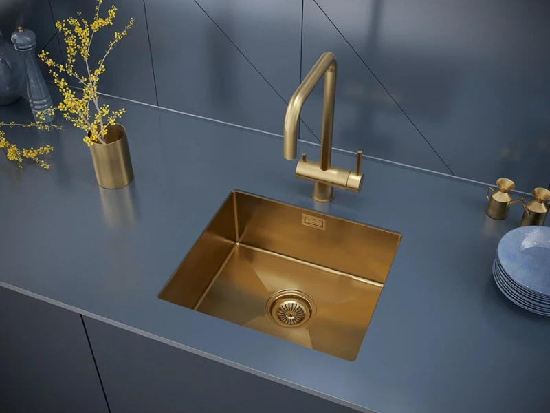 Мойка для кухни Paulmark Aller 44 см брашированное золото PM904444-BG (детальная фотография), квадратная
