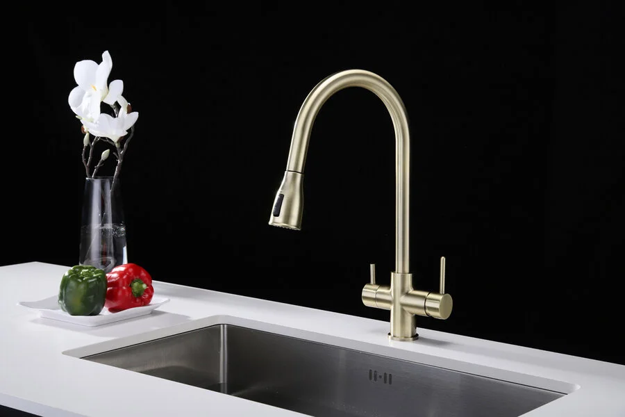 Смеситель для кухни Paulmark Lange бронза La214212-BR (детальная фотография), с 1 монтажным отверстием