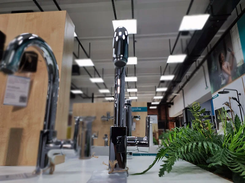 Смеситель для раковины Hansgrohe Vernis Shape хром 71564000 (детальная фотография), с поворотным изливом
