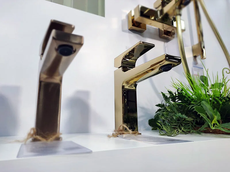 Смеситель для раковины Hansgrohe Metropol полированное золото 32507990 (детальная фотография), прямоугольная форма, с донным клапаном