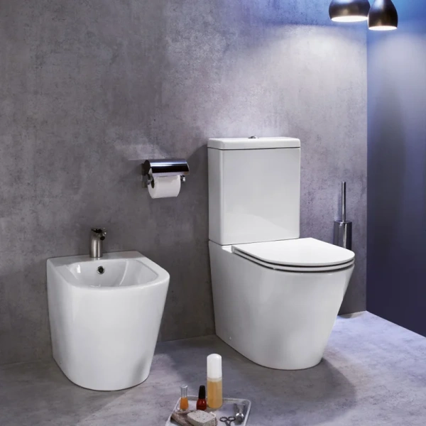 Унитаз компакт Jacob Delafon Rodin+ UJAB102-00 безободковый (детальная фотография), безободковые, сиденье с микролифтом , с антивсплеском, компакт, низкие