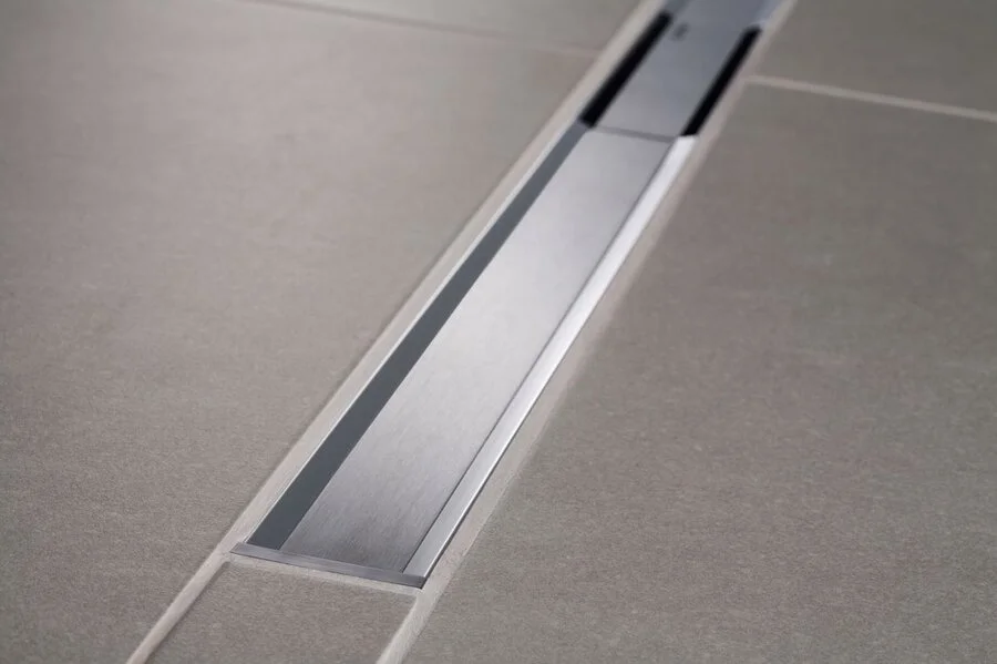 Решетка Geberit CleanLine 130 см черная нержавейка/нержавейка 154.451.00.1 (детальная фотография), с мокрым затвором