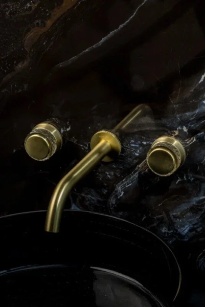 Смеситель для раковины Boheme Aura золото матовое 152-2-MG-A (детальная фотография), классические, ретро, с кристаллами swarovski, с элементами стекла, декорированные