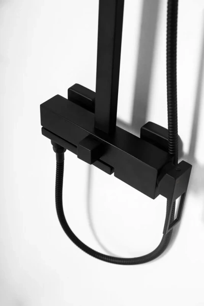 Душевая стойка BelBagno Luce со смесителем черная матовая LUC-VSCM-NERO (детальная фотография), настенные