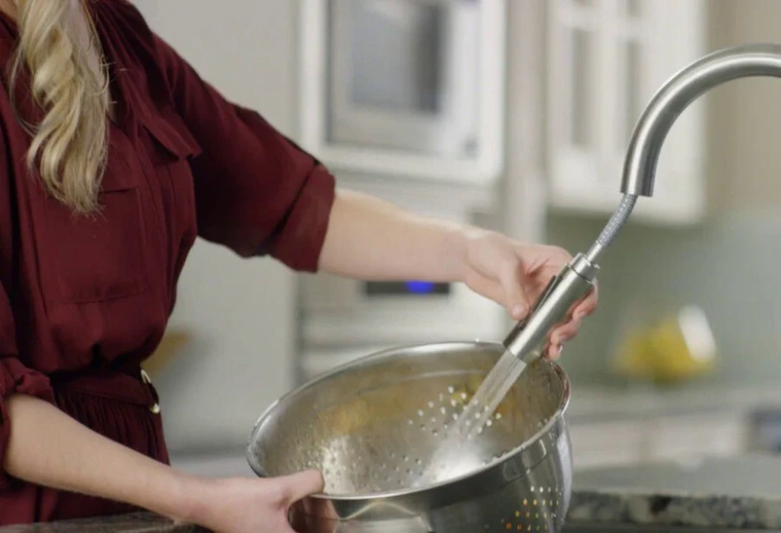 Смеситель для кухни Hansgrohe Talis сталь 73851800 (детальная фотография), современные, hi-tech