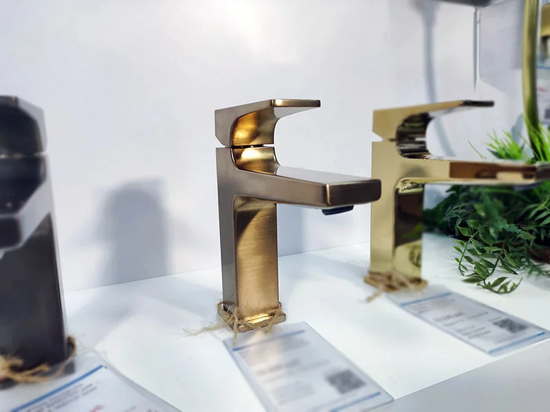 Смеситель для раковины Hansgrohe Metropol шлифованная бронза 32507140 (детальная фотография), на раковину