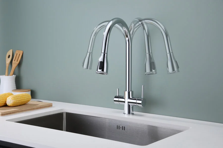 Смеситель для кухни Paulmark Lange хром La214212-CR (детальная фотография), с поворотным изливом, c выдвижным изливом (лейкой)