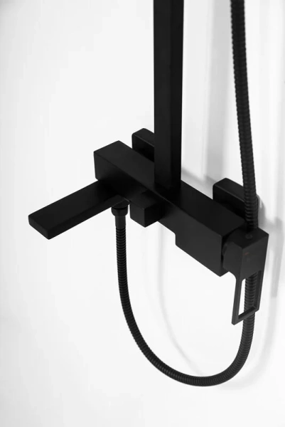 Душевая стойка BelBagno Luce со смесителем черная матовая LUC-VSCM-NERO (детальная фотография), с изливом