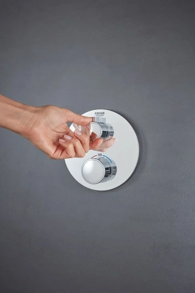 Смеситель для душа Grohe Grohtherm без излива 24077000 (детальная фотография), из латуни, округлая форма