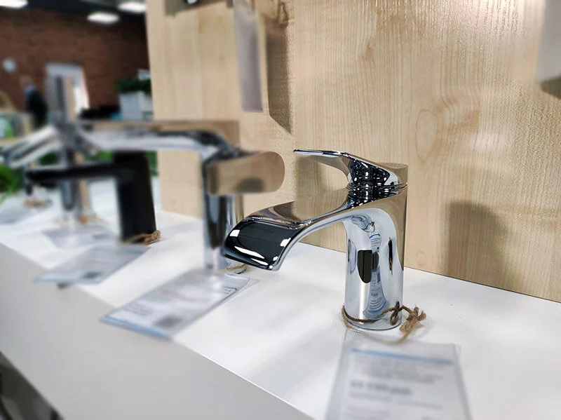 Смеситель для раковины Hansgrohe Vivenis 75010 с донным клапаном (детальная фотография), хром, черные