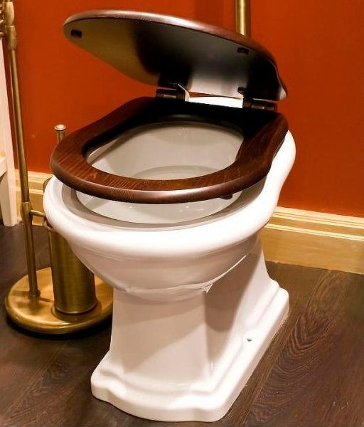 Унитаз напольный с высоким бачком Migliore Bella 2062 с золотой фурнитурой (детальная фотография), с высоким бачком