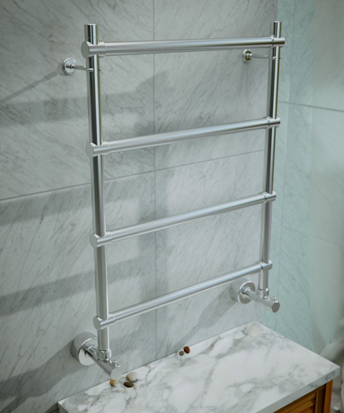 Полотенцесушитель водяной Margaroli Sole 442, 4 секции хром 4424704CRN (детальная фотография), для систем горячего водоснабжения, для систем отопления, с нижним подключением