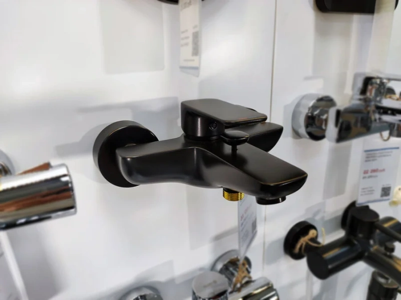 Смеситель для ванны Kludi Pure&Style черный 406813975 (детальная фотография), черные