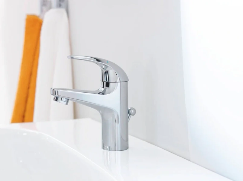 Смеситель для раковины Grohe BauCurve однорычажный 32805000 (детальная фотография), с 1 монтажным отверстием