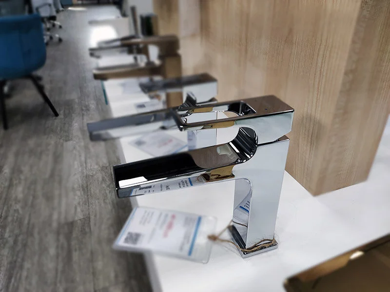 Смеситель для раковины Hansgrohe Metropol однорычажный 74506000 (детальная фотография), прямоугольная форма, с донным клапаном