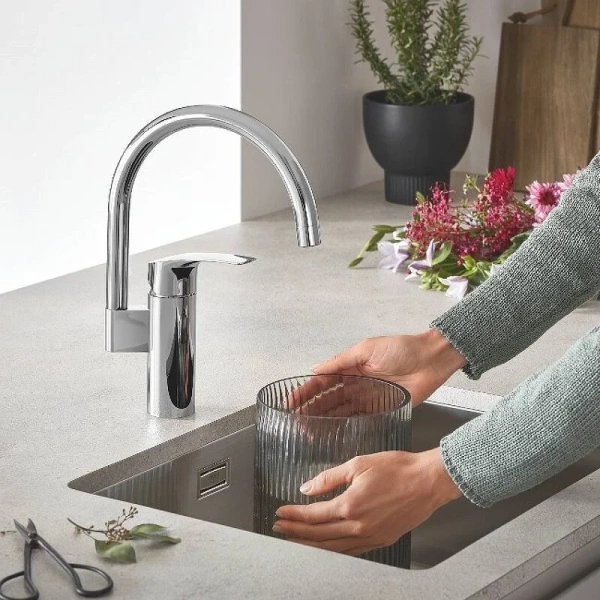 Смеситель для кухни Grohe Eurosmart 2021 однорычажный 33202003 (детальная фотография), с поворотным изливом