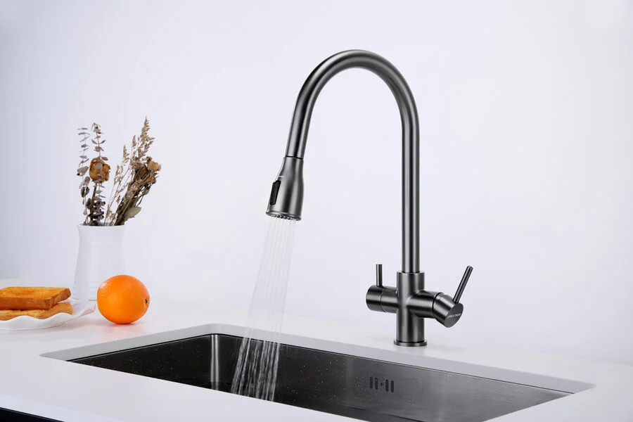 Смеситель для кухни Paulmark Lange вороненая сталь La214212-GM (детальная фотография), с 1 монтажным отверстием