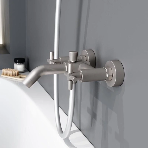 Смеситель для ванны и душа Damixa Neo Classic (детальная фотография), недорогие, округлая форма