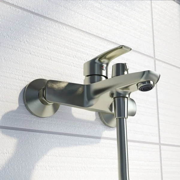 Смеситель для ванны IDDIS Ray короткий излив (детальная фотография), недорогие, с душевой лейкой