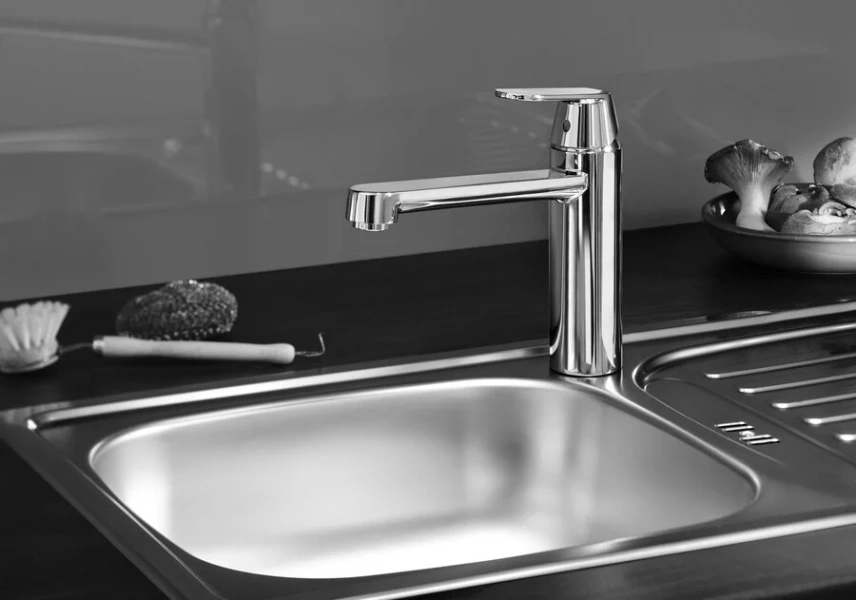 Смеситель для кухни Grohe Eurosmart Cosmopolitan 30195000 (детальная фотография), с поворотным изливом