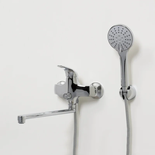 Смеситель для ванны WasserKRAFT Rossel с длинным изливом 2802L (детальная фотография), с поворотным изливом