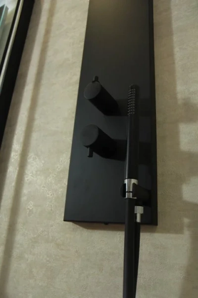 Душевая панель Cezares Premier с внутренней частью черный матовый PREMIER-CD2-NOP (детальная фотография), с тропическим душем