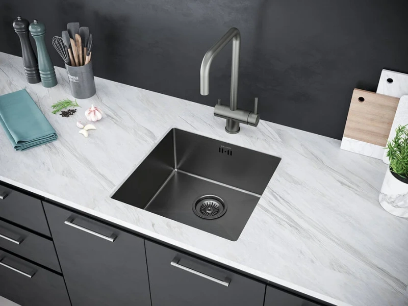 Мойка для кухни Paulmark Gerberg 44 см вороненая сталь PM254444-GM (детальная фотография), квадратная