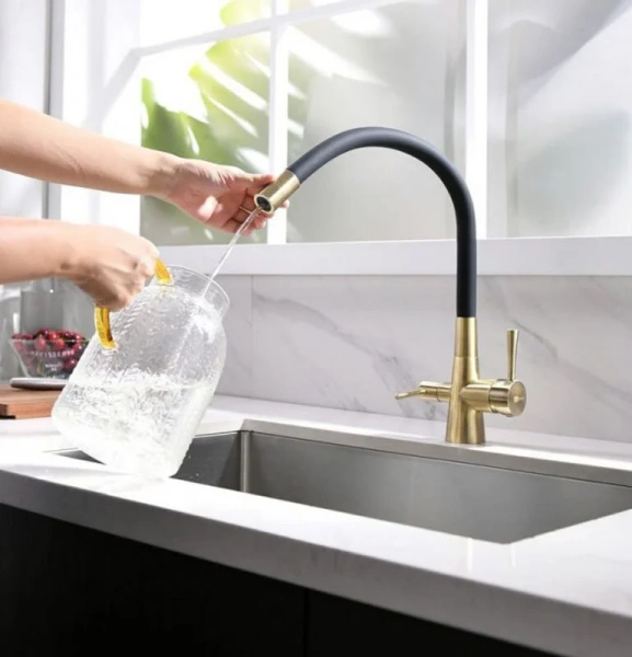 Смеситель для кухни Lemark Ursus LM3075C с гибким изливом (детальная фотография), современные, hi-tech