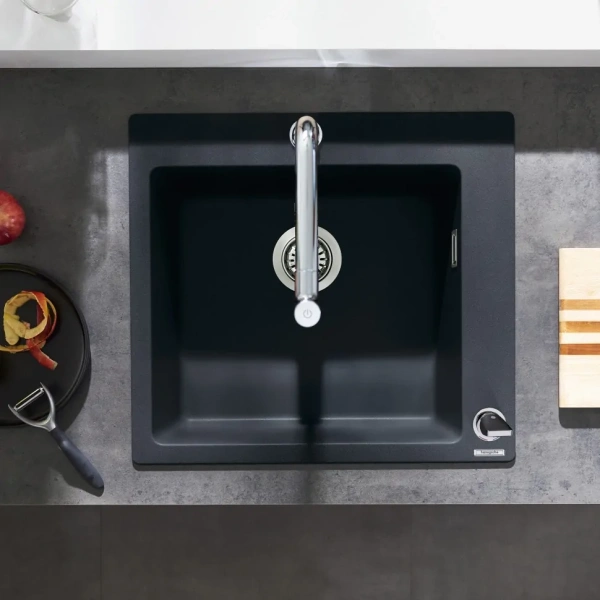 Мойка для кухни Hansgrohe C51-F450-06 56 см со смесителем 43217000 (детальная фотография), из искусственного гранита