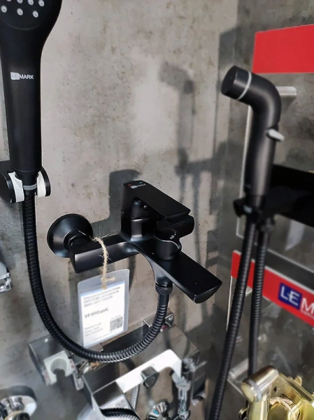 Смеситель для ванной Lemark Ursus с душевой лейкой LM7214BL (детальная фотография), современные, hi-tech