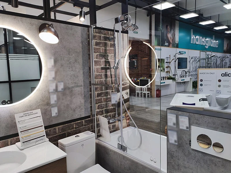 Шторка для ванны Jacob Delafon Adequation E4931 100x140 см распашная (детальная фотография), хромированный профиль, черный