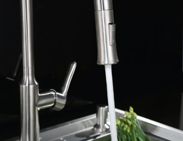Смеситель для кухни BelBagno Nova двухрежимный BB-LAM38-IN (детальная фотография), на мойку, на столешницу