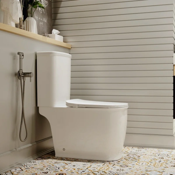 Унитаз компакт Lavinia Boho Bell Pro белый 3301001N (детальная фотография), сиденье с микролифтом , с антивсплеском, компакт, низкие