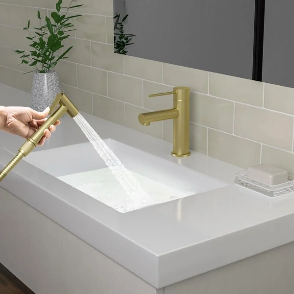 Смеситель с гигиеническим душем Timo Saona золото матовое 2360/17G (детальная фотография), золото