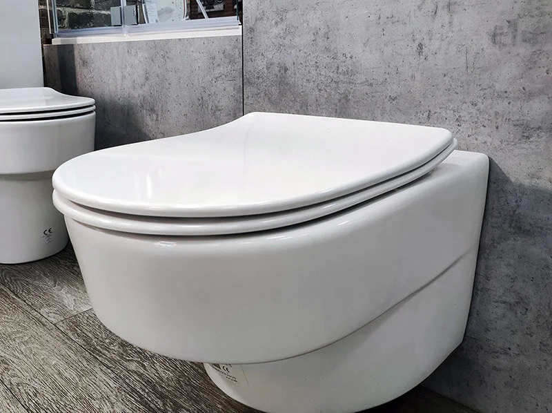 Крышка-сиденье с микролифтом Jacob Delafon Odeon Rive Gauche тонкая E24889-00 (детальная фотография), в наличии