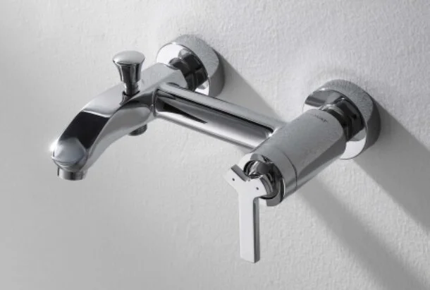 Смеситель для ванны Bravat Waterfall F673107C-01 (детальная фотография), современные, hi-tech