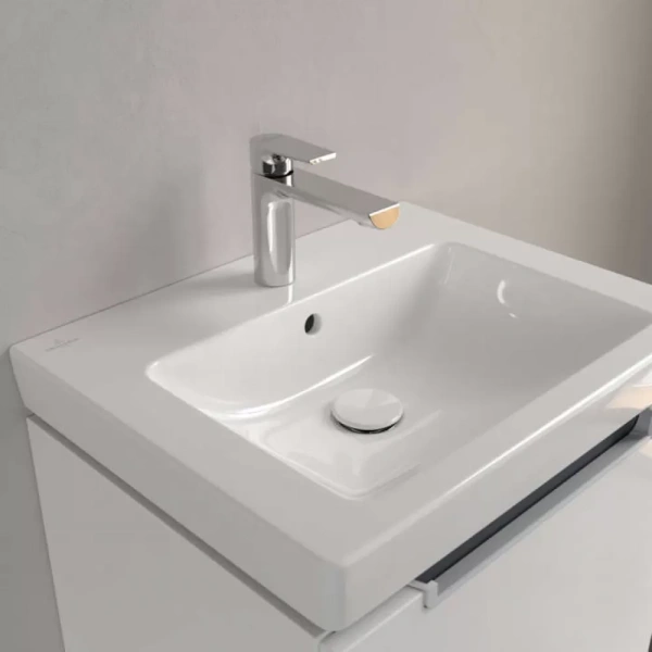 Раковина Villeroy & Boch Subway 2.0 55 см ярко-белая с покрытием CeramicPlus 7113F5R2 (детальная фотография), 55 см