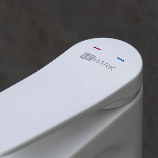 Смеситель для раковины Lemark Bronx белый матовый LM3709MW (детальная фотография), высокие, из латуни, округлая форма, с донным клапаном