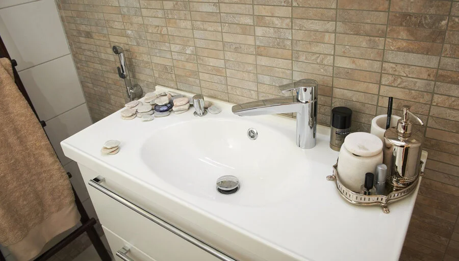 Смеситель для раковины с гигиеническим душем Oras Cubista 2806 (детальная фотография), хром