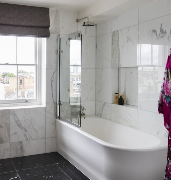 Ванна угловая левосторонняя из материала White Tec, цвет белый, Devon&Devon Wave 1NAWAVESX (детальная фотография), белые