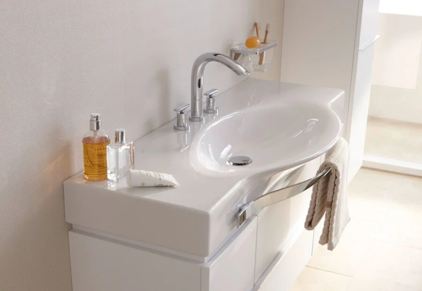 Раковина Laufen Palace 150 см с одним отверстием для смесителя 8.1270.6.000.104.1 (детальная фотография), большая, прямоугольной формы, широкая