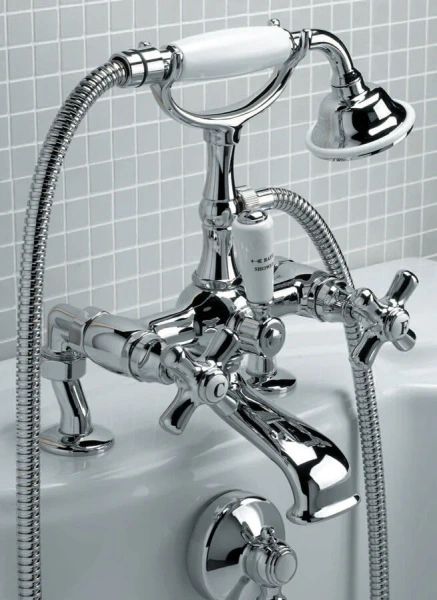 Смеситель для ванны с лейкой и шлангом Devon&Devon Austin UTAU933P (детальная фотография)