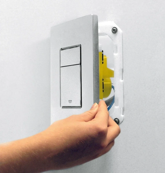 Инсталляция для подвесного унитаза Grohe Rapid SL 38675001 (детальная фотография), слив эконом-стандарт под две клавиши, слив стандартный под одну клавишу, слив старт-стоп под одну клавишу