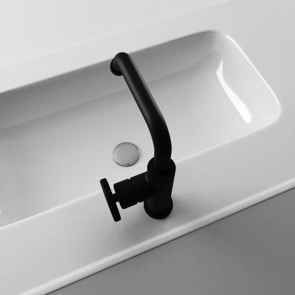 Смеситель для раковины IDDIS Grange черный GRABLR0i01 (детальная фотография), однорычажные, двухрычажные