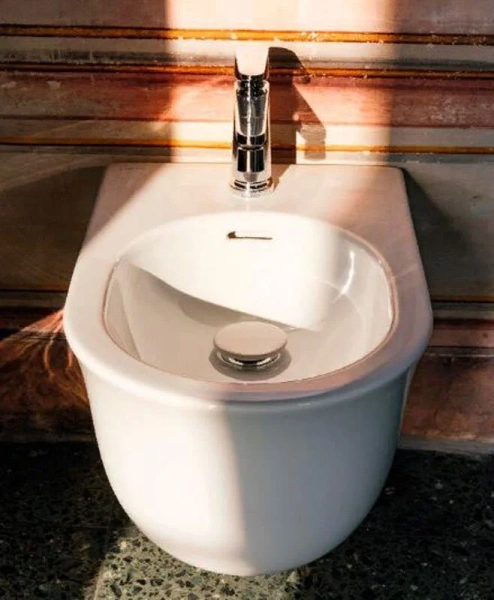 Биде подвесное Laufen The New Classic белое 8.3085.1.000.302.1 (детальная фотография), подвесные, встраиваемые