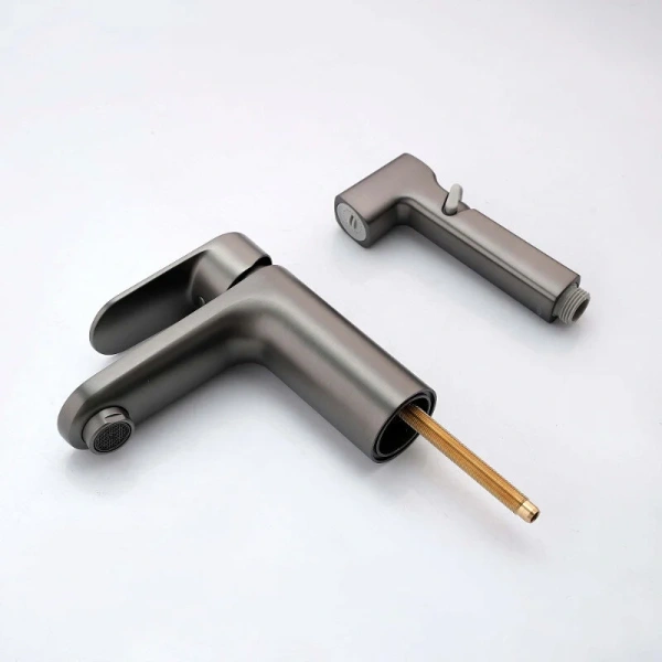 Смеситель для раковины Акватек Ника оружейная сталь AQ1812BGM (детальная фотография), из латуни, округлая форма, с гигиеническим душем