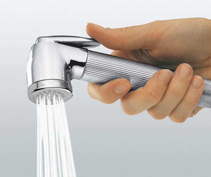 Гигиенический набор, хром, Bossini E57002 CR E57002.030 (детальная фотография), комплект с лейкой, шлангом и держателем