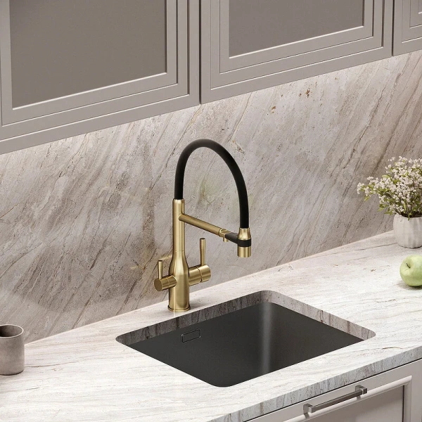 Смеситель для кухни Sancos Garda золото SC4009BG (детальная фотография), с поворотным изливом, с коротким изливом, с гибким изливом